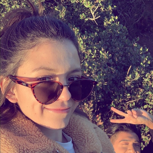 Meet your Posher, Estefania - Picture 1 of 1